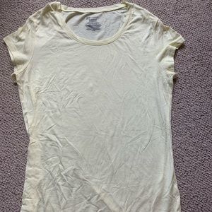 Yellow No-boundaries tshirt.